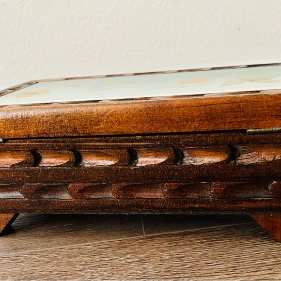 Wooden box with ceramic tiles on the top - Picture 10 of 12